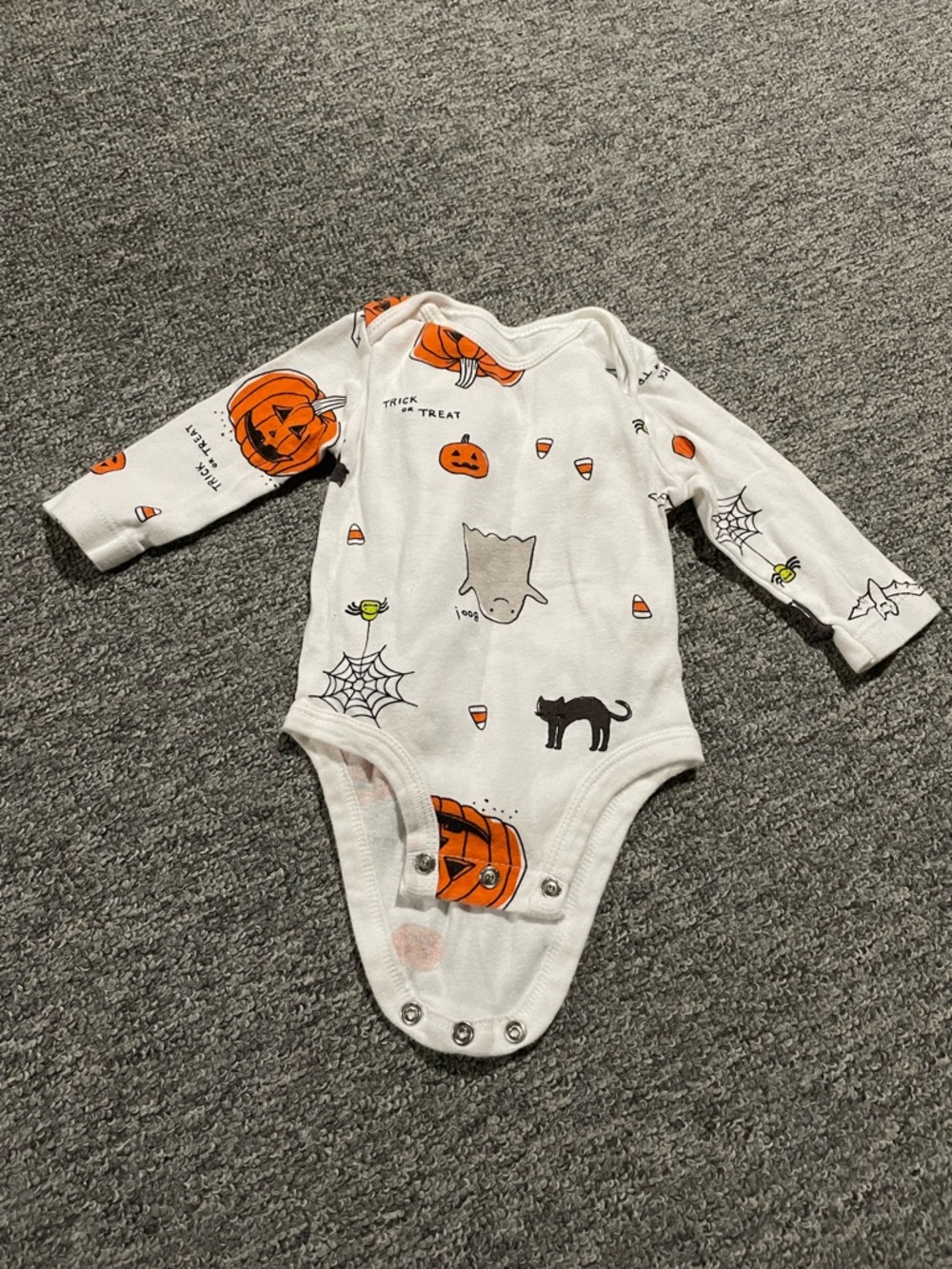 🆓 with purchase - Carter's White Baby Bodysuit with Orange Pumpkin Graphic